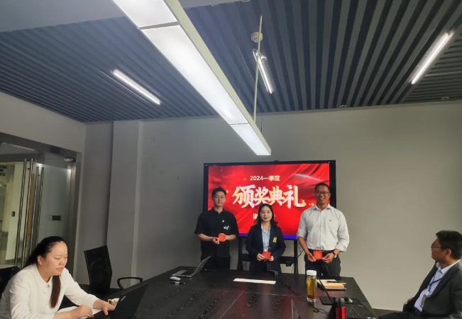 9001cc金沙风管销售中心员工一季度颁奖